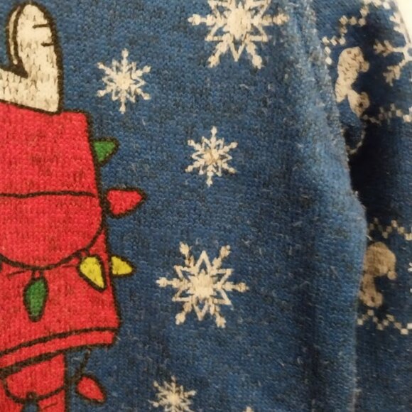 Snoopy Christmas Sweater - Picture 7 of 11